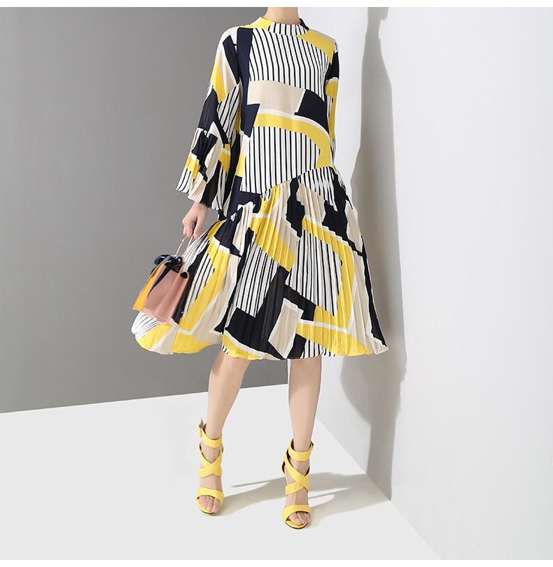 Printed Pleated Loose Dress - bodyshapez